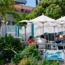 Breakwater-Restaurant-patio-dining