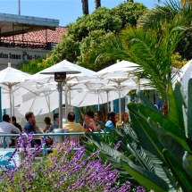 Breakwater-Restaurant-patio-dining2